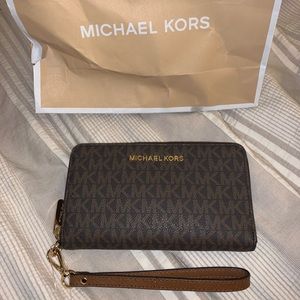 Michael Kors Jet Set wristlet
